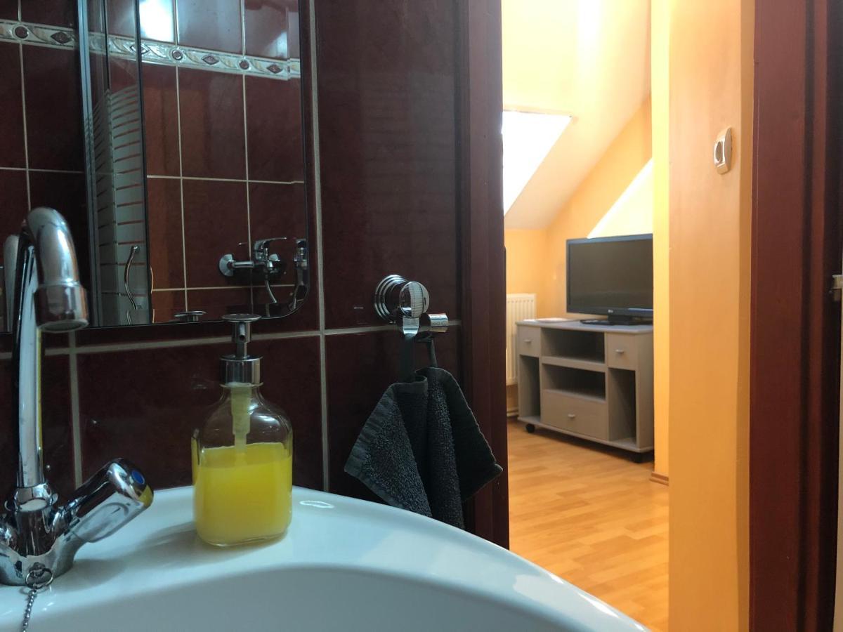 Gyongy Panzio Hotel Velence Buitenkant foto