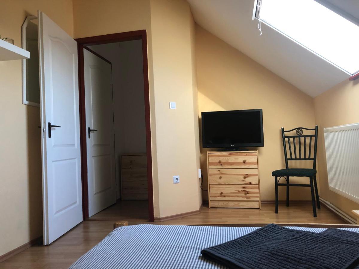 Gyongy Panzio Hotel Velence Buitenkant foto