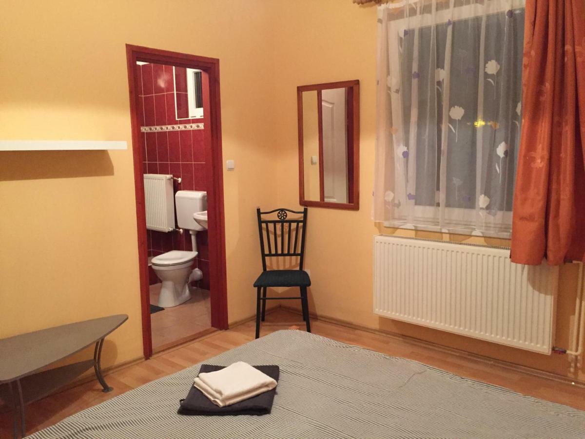 Gyongy Panzio Hotel Velence Buitenkant foto
