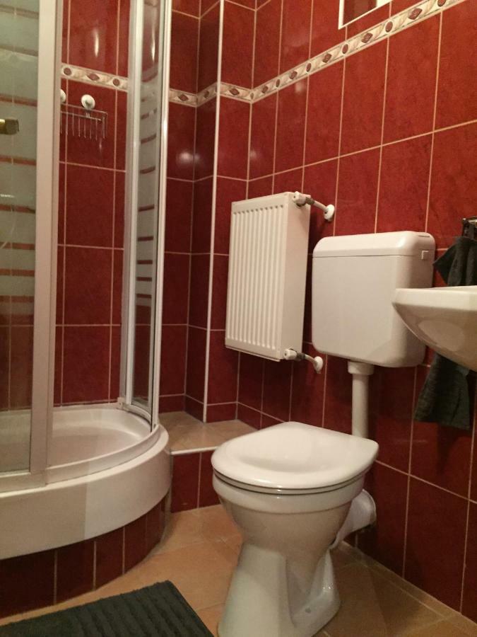 Gyongy Panzio Hotel Velence Buitenkant foto