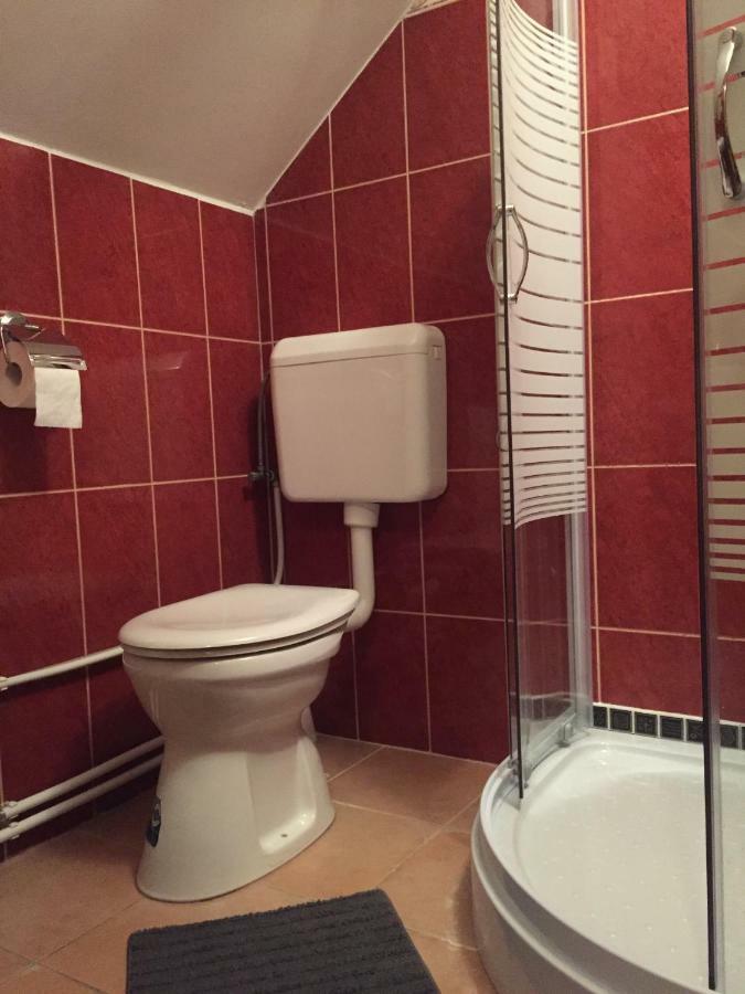 Gyongy Panzio Hotel Velence Buitenkant foto
