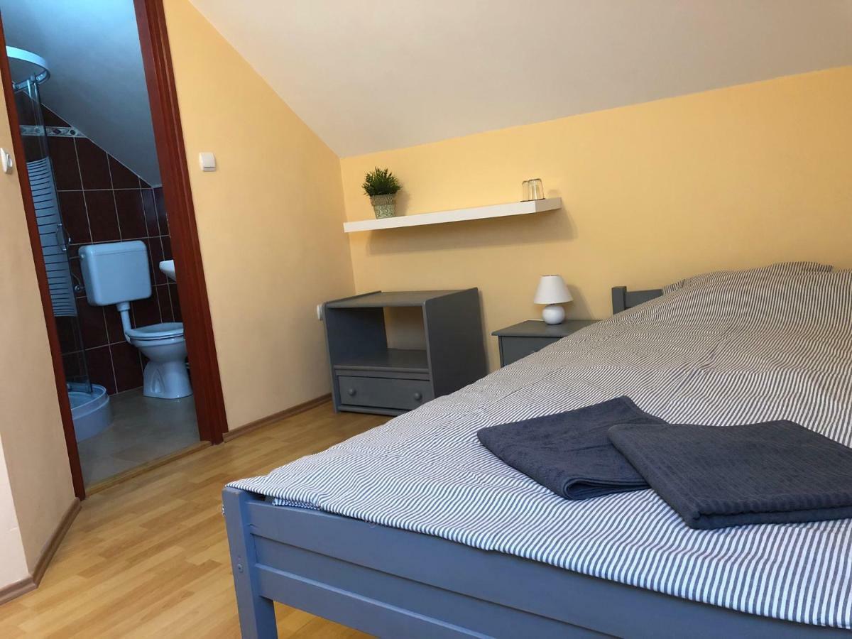 Gyongy Panzio Hotel Velence Buitenkant foto